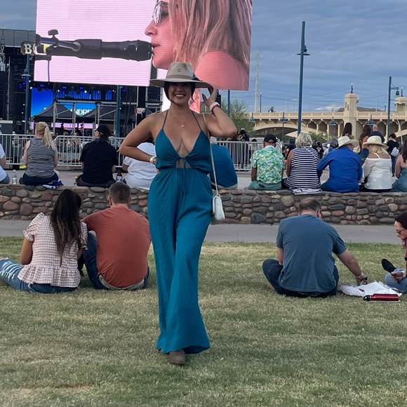 Aqua jumpsuit worn 3-4 times. Size Medium.  Adjustable strings. - Picture 6 of 7